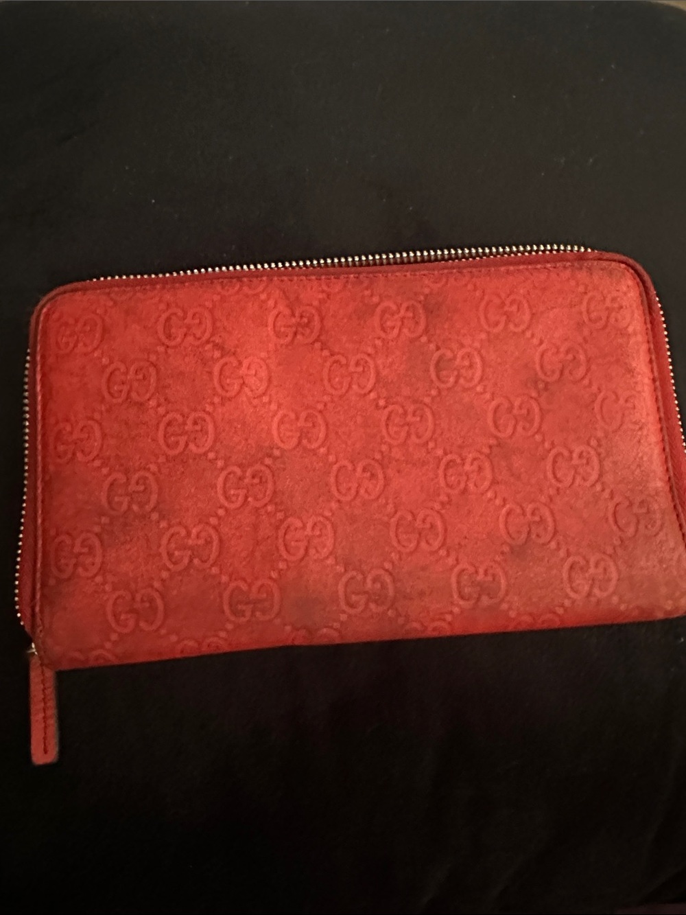 Gucci Red Embossed GG Zip Wallet - Picture 5 of 5